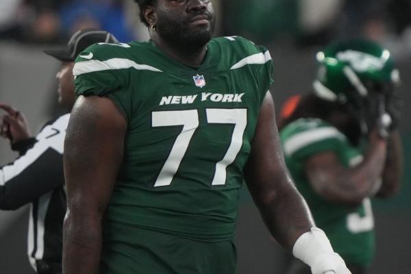 Eagles add to OT depth with signing of Mekhi Becton thumbnail