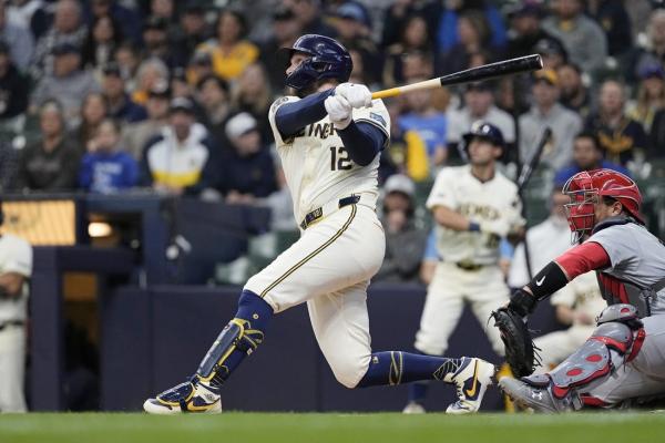 Brewers blast three homers, blow out Cardinals