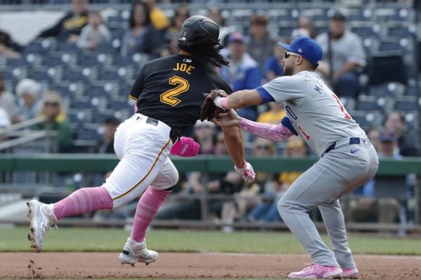 Cubs hold on for series win over slumping Pirates