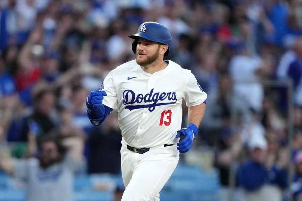 Dodgers use Max Muncy’s grand slam to club Marlins