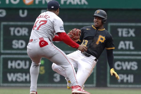 Red Sox complete three-game sweep of Pirates
