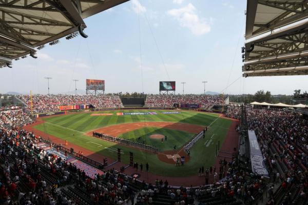 Astros crush Rockies in Mexico City Series opener