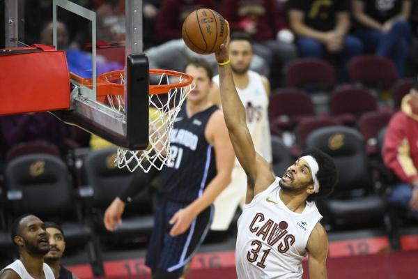 Donovan Mitchell helps Cavaliers outclass Magic in opener