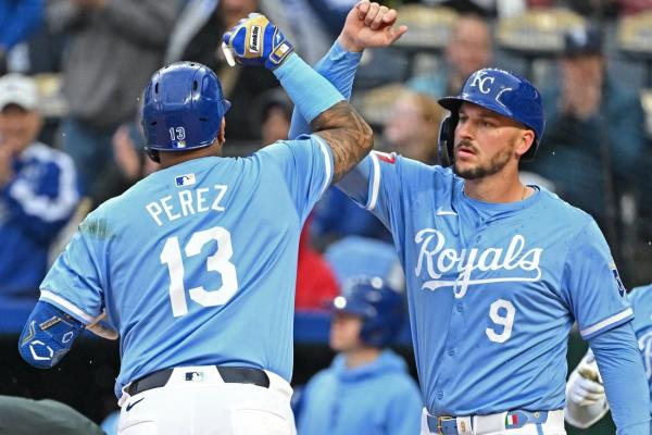 Royals make plays to edge Blue Jays in five innings