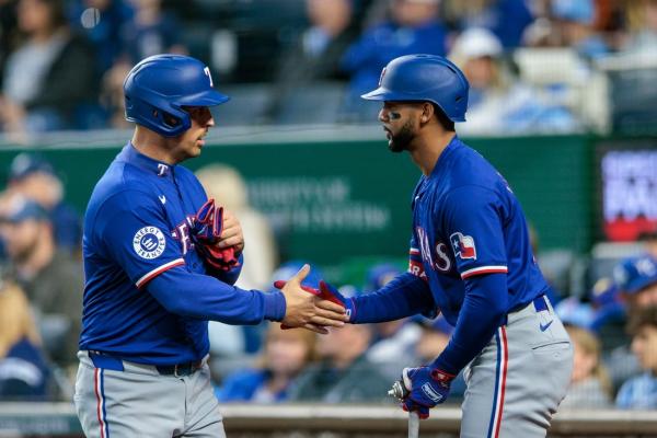 Nathaniel Lowe, Rangers complete 10-inning comeback over Royals thumbnail