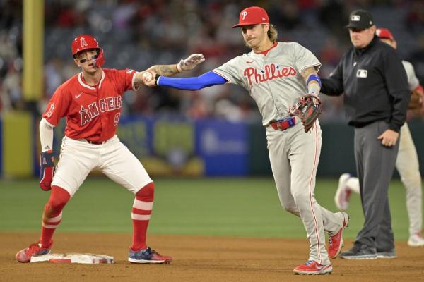 Angels shake off slump, rally for win over Phillies