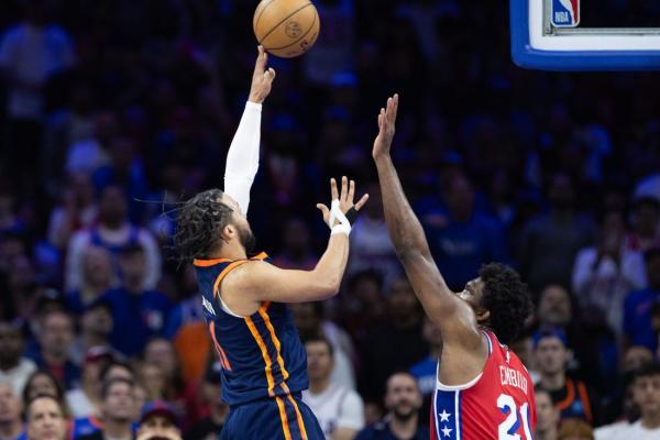 Jalen Brunson powers Knicks past 76ers for 3-1 series lead thumbnail