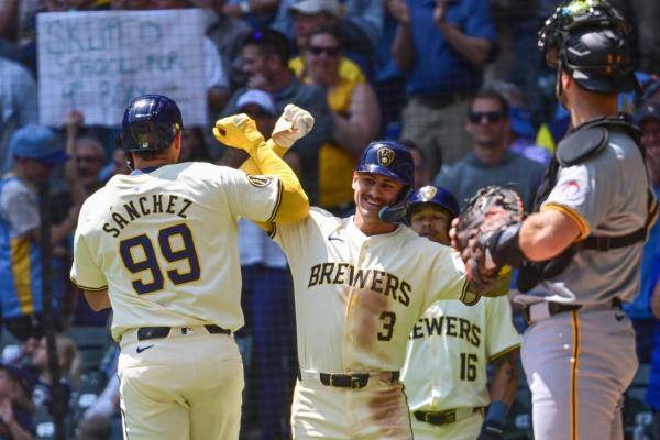 Brewers crush five HRs in 10-2 rout of Pirates
