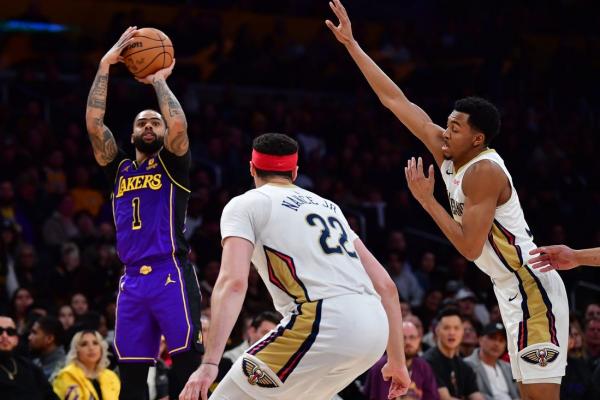 Lakers turning it up, host league-worst Pistons