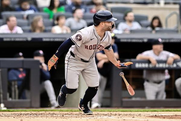 Jon Singleton's blast helps Astros end nine-game skid vs. Yankees thumbnail