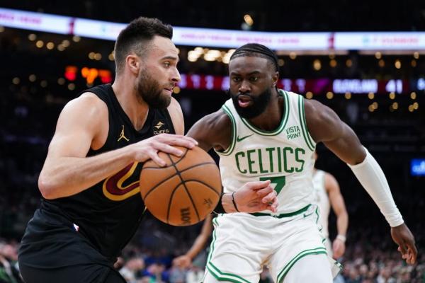 Cavaliers rout Celtics to even second-round series thumbnail