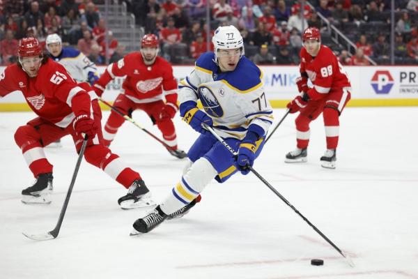 Red Wings snap long losing streak with decisive win over Sabres