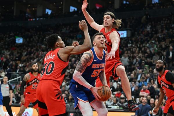 Knicks power to 44-point victory over Raptors