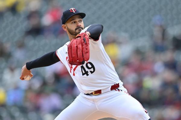 Twins edge Red Sox 3-1, extend win streak to 12