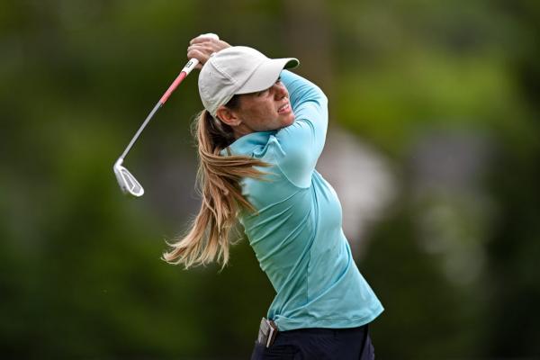 Sarah Schmelzel seizes early lead in Singapore