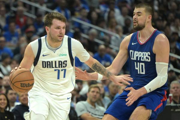 Eyeing 2-0 lead, Clippers try to keep Mavericks off balance thumbnail