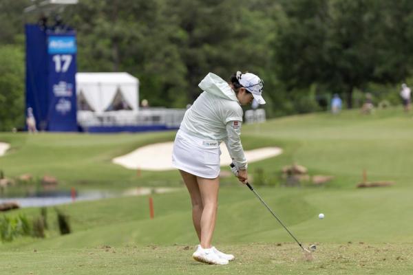 Rose Zhang (63) leads Founders Cup; Nelly Korda six back