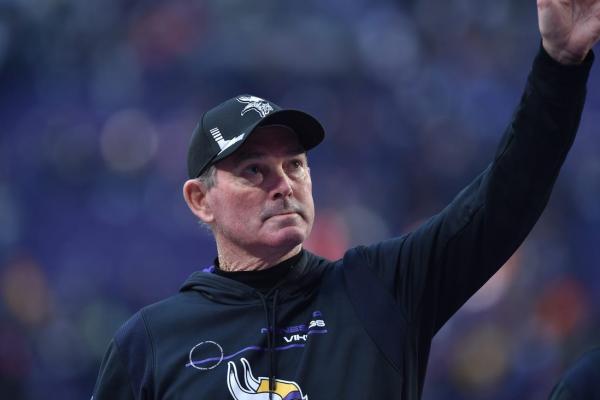 Reports: Cowboys bring back Mike Zimmer as DC