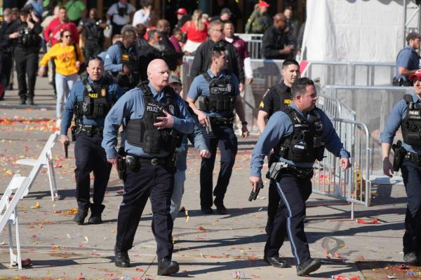 Report: 1 dead in shooting near end of Chiefs' SB parade