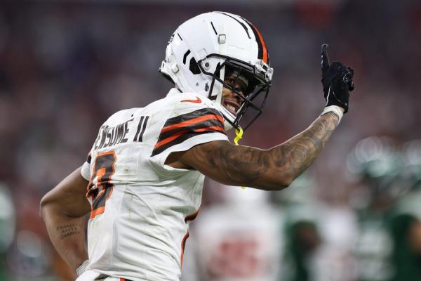 Browns to exercise 2025 option for CB Greg Newsome