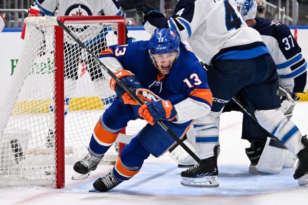 Islanders, Cal Clutterbuck get off to quick start to leave no doubt vs. Jets