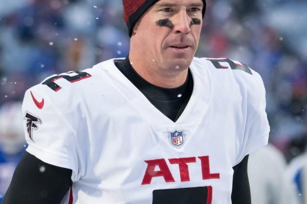 Matt Ryan returns to Atlanta, retires as member of Falcons thumbnail