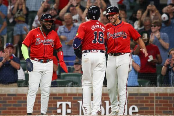 MLB roundup: Travis d’Arnaud’s 3 HRs boost Braves