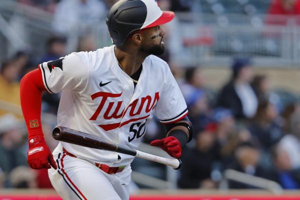 Willi Castro, Twins power past woeful White Sox thumbnail