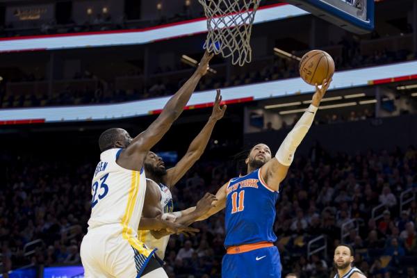 Backcourt duo carries Knicks over Warriors, 119-112