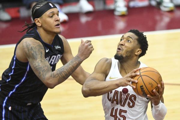 Cavaliers 'chase' perfection as series shifts to Orlando thumbnail