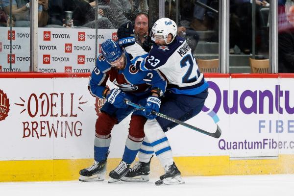 Avalanche score 5 goals in 3rd to rally past Jets