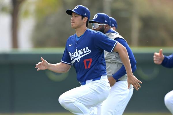 Shohei Ohtani won't play in Dodgers' spring training opener