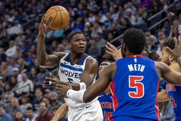 Timberwolves pull away from Pistons with big run thumbnail