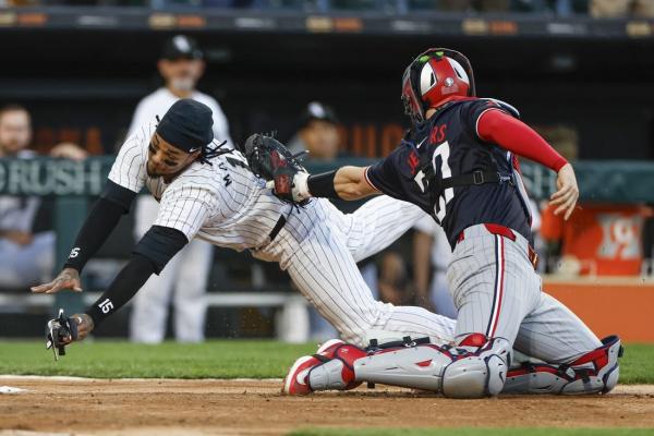 Twins sneak past White Sox for ninth straight win