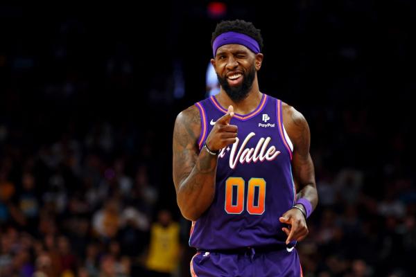 Hot-shooting Suns fight off Lakers