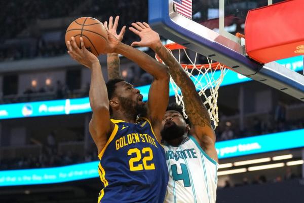 Warriors hold off Hornets in defensive struggle