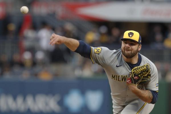 Brewers break through vs. Pirates, hang on for 3-2 win thumbnail