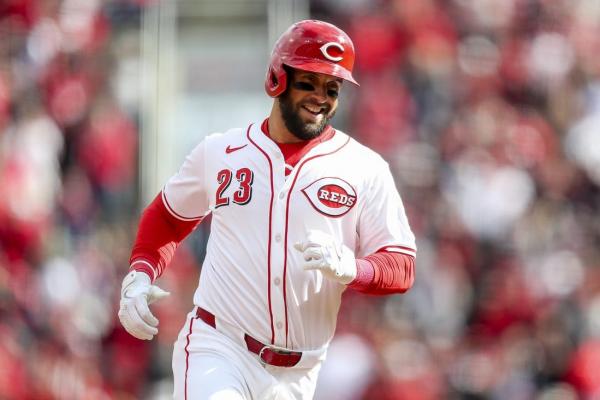 Nick Martini belts 2 HRs as Reds top Nationals