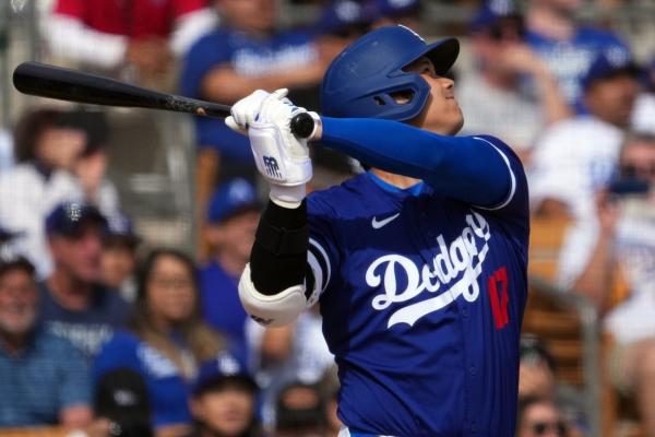Spring training roundup: Shohei Ohtani homers in Dodgers debut