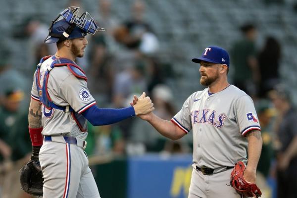 Rangers outslug A’s to earn doubleheader split