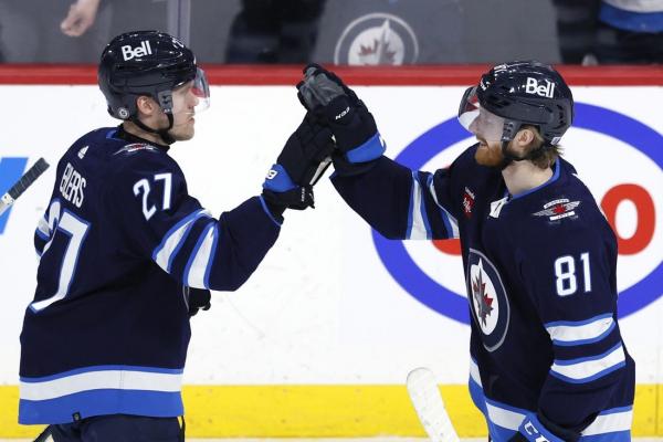 Jets face Blues in continuing push for first in Central