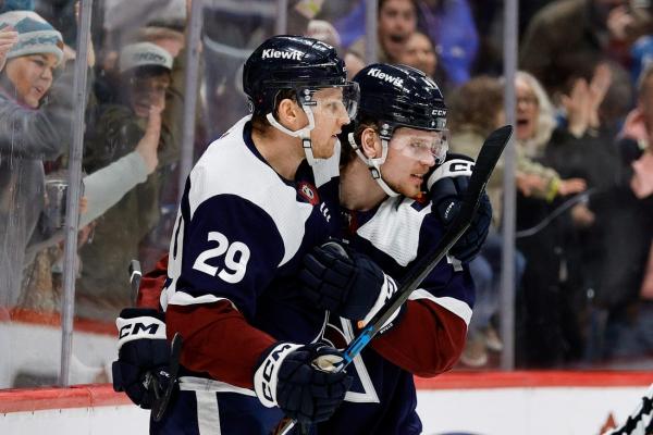 Late goal lifts Avs in back-and-forth battle with Wild
